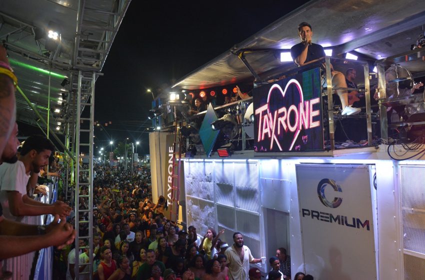 Romantismo de Tayrone contagia o circuito Maneca Ferreira na segunda noite da Micareta